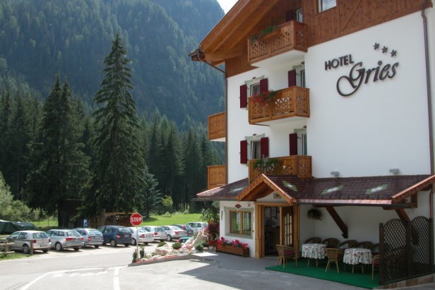 hotel dolomiti canazei booking